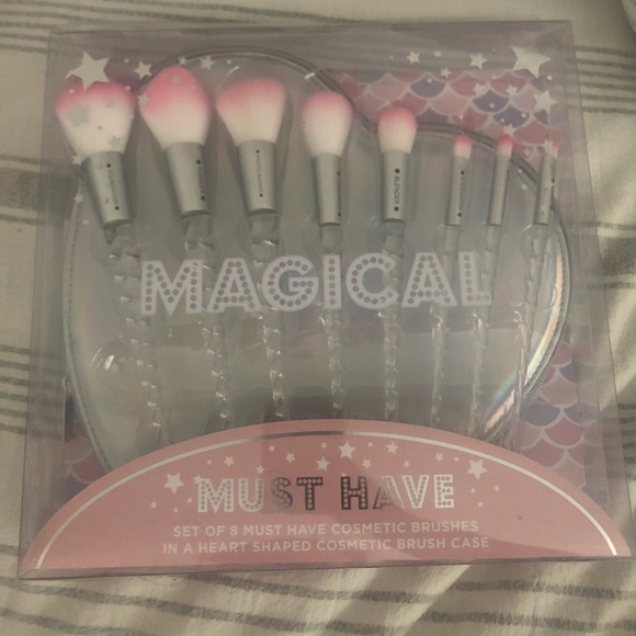 Other - NIB Magical cosmetic brush set